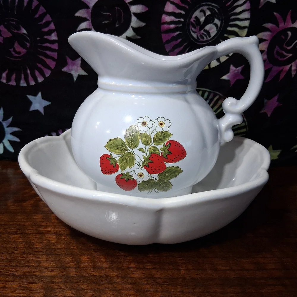 Vintage McCoy Strawberry Country Pitcher And Basin Set Wash Bowl 7528 USA